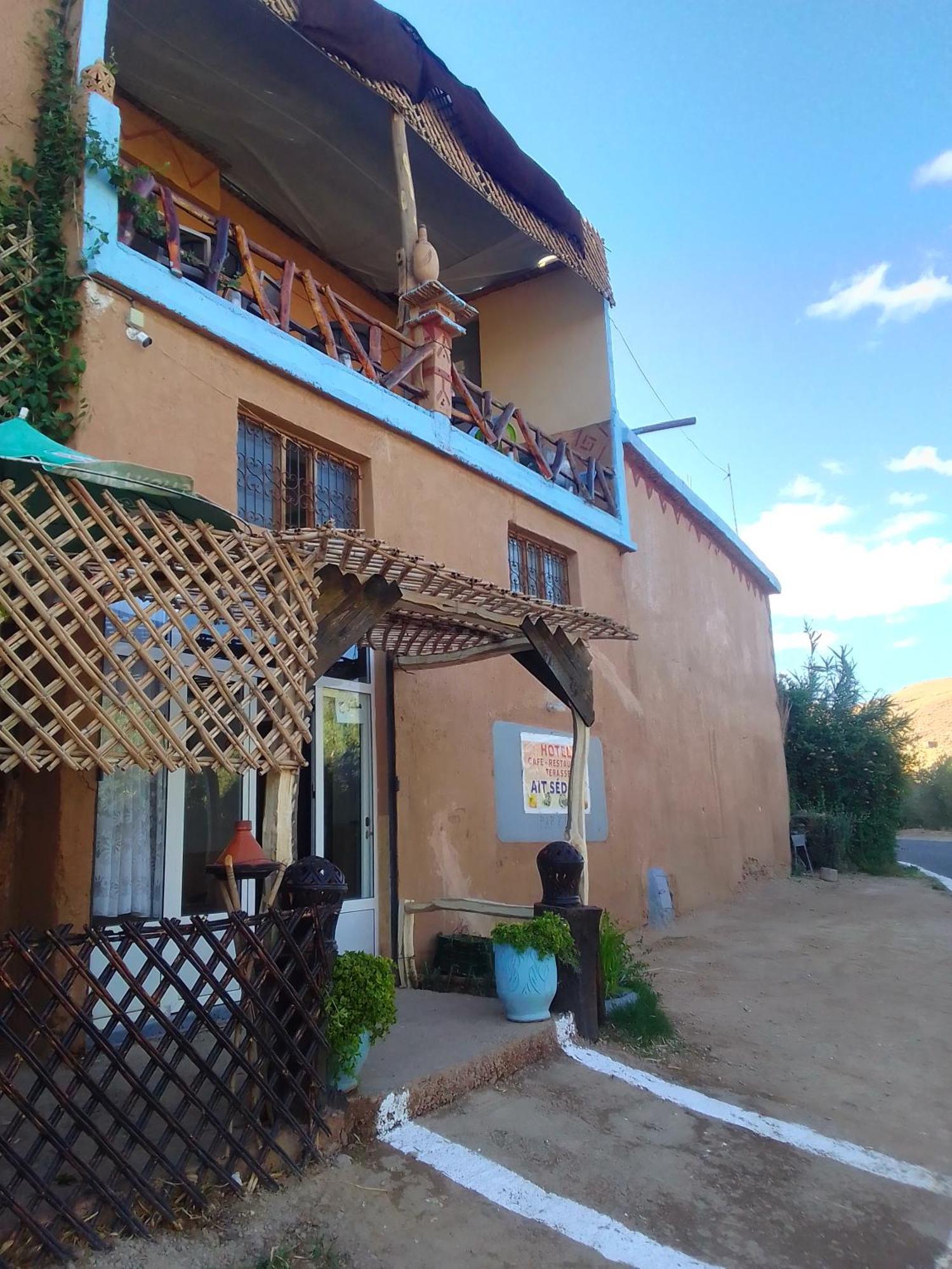 Hotel Restaurant Ait Saderat Boumalne Dades Exterior photo